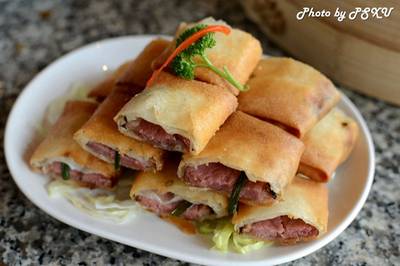 ปอเปี๊ยะไส้อกเป็ดรมควัน 160 บาท  ที่ ร้านอาหาร ติ่น ไท่ ฟง central world