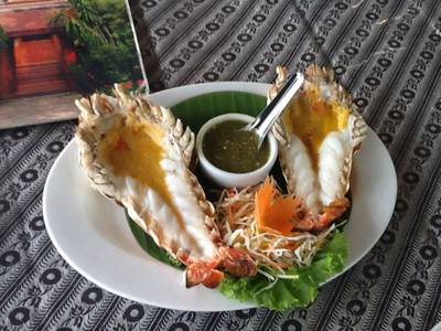 กุ้งแม่น้ำ พร้อมน้ำจิ้ม สุด สุด ที่ ร้านอาหาร บ้านวัชราชัย