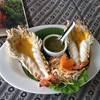 กุ้งแม่น้ำ พร้อมน้ำจิ้ม สุด สุด ที่ ร้านอาหาร บ้านวัชราชัย