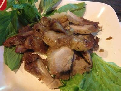 คอหมูย่าง90บาท ที่ ร้านอาหาร Postcard Pub & Restaurant