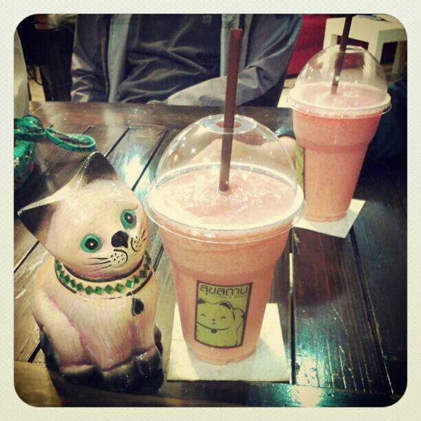 Strawberry Smoothie ที่ ร้านอาหาร สุขสถาน