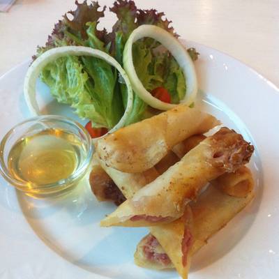 เปาะเปี๊ยะไส้แฮมชีส ที่ ร้านอาหาร Vintage 2009 เปาะเปี๊ยะไส้แฮมชีส ที่ ร้านอาหาร Vintage 2009