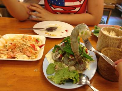 กุ้งแช่น้ำปลาตัวเบอเร่อ ที่ ร้านอาหาร ไก่ย่างโบราณ
