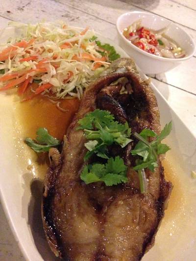 ปลาอินทรีย์ทอดราดน้ำปลา ที่ ร้านอาหาร รับลม ชมเกาะ ปลาอินทรีย์ทอดราดน้ำปลา ที่ ร้านอาหาร รับลม ชมเกาะ
