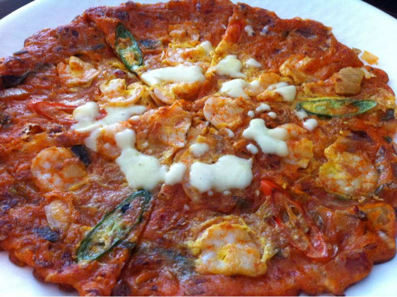Kimji Pizza ที่ ร้านอาหาร Nolboo Hangari BBQ Korea
