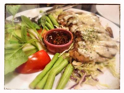 หมูย่างกระทิ ที่ ร้านอาหาร ขวัญจิตร หมูย่างกระทิ ที่ ร้านอาหาร ขวัญจิตร
