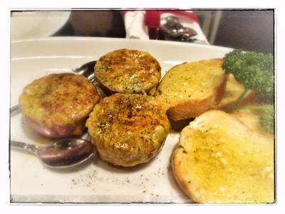 หอยลายอบกระเทียม ที่ ร้านอาหาร ขวัญจิตร หอยลายอบกระเทียม ที่ ร้านอาหาร ขวัญจิตร