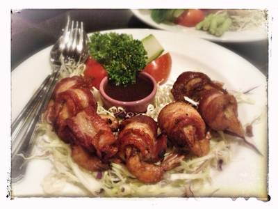 กุ้งพันเบคอน ที่ ร้านอาหาร ขวัญจิตร กุ้งพันเบคอน ที่ ร้านอาหาร ขวัญจิตร