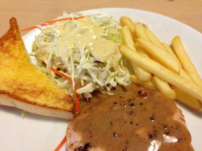 พอล์คลอยน์ ที่ ร้านอาหาร Eat Am Are