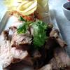 หมูคุโรบุตะย่างจิ้มแจ่ว ที่ ร้านอาหาร ดาษดาแกลแลอรี่ To Sit Bloom Dasada
