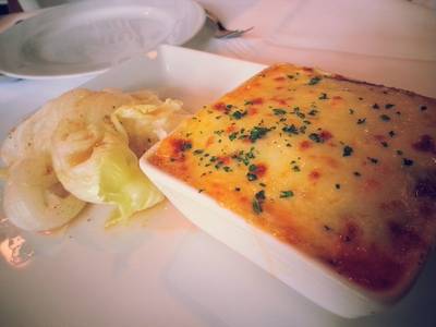ลาซานญ่าเนื้อ 200 บาท ที่ ร้านอาหาร Greyhound Cafe Avenue รัชโยธิน