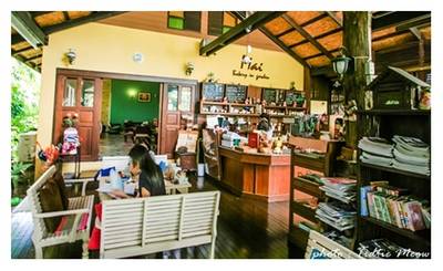 ร้านอาหาร Mai bakery in garden