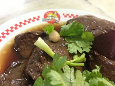 เลือด ที่ ร้านอาหาร ห่านท่าดินแดง (ฉั่วคิมหลี) ลาดพร้าว เลือด ที่ ร้านอาหาร ห่านท่าดินแดง (ฉั่วคิมหลี) ลาดพร้าว