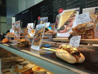 ร้านอาหาร Dean & Deluca ช่องนนทรี ร้านอาหาร Dean & Deluca ช่องนนทรี