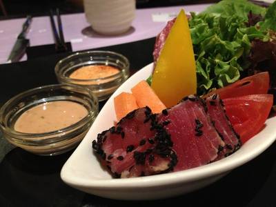 ทูน่าชิ้นเล็กๆ ที่ ร้านอาหาร Tokiya Fusion Steak Course Siam Discovery