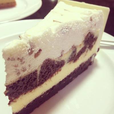 Brownie Cheesecake ที่ ร้านอาหาร Neil's Tavern Restaurant (Steak House) ร่วมฤดี