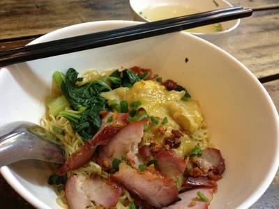 บะหมี่เกี๊ยวแห้งหมูแดง ที่ ร้านอาหาร หนานหยวน