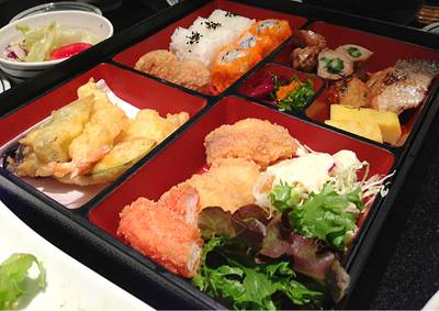 เบนโตะ ชุดนี้มาสุดท้ายกินเกือบไม่หมด ที่ ร้านอาหาร ฟูจิ เซ็นทรัลพระราม 2 เบนโตะ ชุดนี้มาสุดท้ายกินเกือบไม่หมด ที่ ร้านอาหาร ฟูจิ เซ็นทรัลพระราม 2