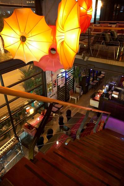 ร้านอาหาร Easy Corner Pub & Restaurant