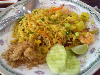ข้าวผัดสับปะรด ที่ ร้านอาหาร ลิ้มหมูสะเต๊ะ