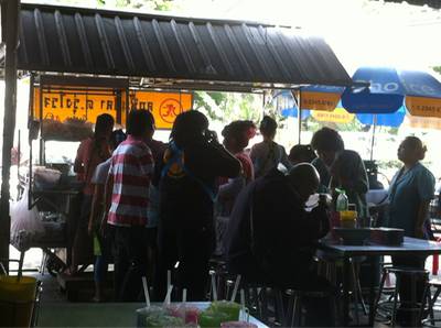 ร้านอาหาร ต.รุ่งโรจน์ ลูกชิ้นปลา