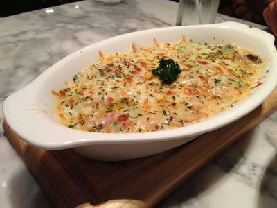 บล็อกโคลี อบชีส หอมกรุ่น ที่ ร้านอาหาร Checkmate Bar & Bistro