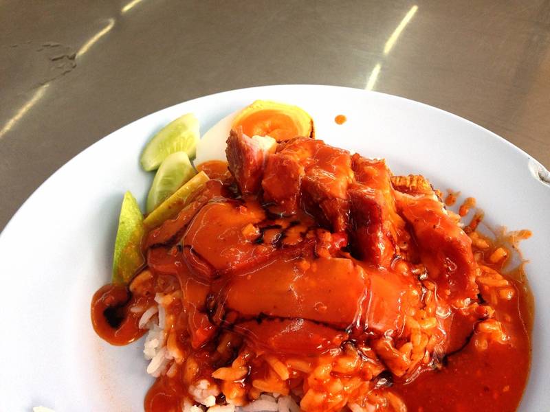 ข้่าวหมูแดงหมูกรอบ ที่ ร้านอาหาร ข้าวหมูแดงนายจิว