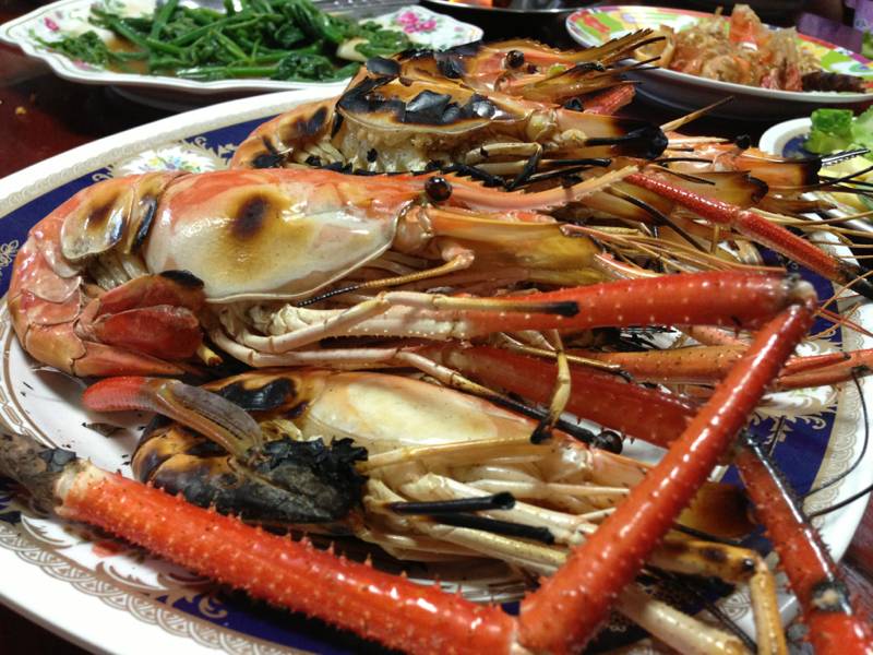 กุ้งเป็นๆ สดมากก ที่ ร้านอาหาร ร้านกุ้งเป็น (เจ้เน้ยกุ้งเป็น)