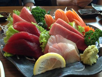 Sashimi ที่ ร้านอาหาร Tororo Sushi