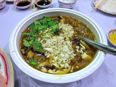กระเพาะปลาเนื้อปูเห็ดหอม ที่ ร้านอาหาร นาทอง