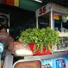 หน้าร้านมีป้ายเปิบพิสดาร ที่ ร้านอาหาร เย็นตาโฟ 300 ห้อง