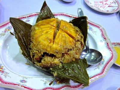 ข้าวผััดห่อใบบัว ที่ ร้านอาหาร นาทอง