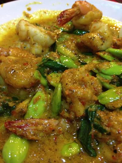 กุ้งผัดสะตอ ที่ ร้านอาหาร ปากน้ำซีฟู้ด กุ้งผัดสะตอ ที่ ร้านอาหาร ปากน้ำซีฟู้ด