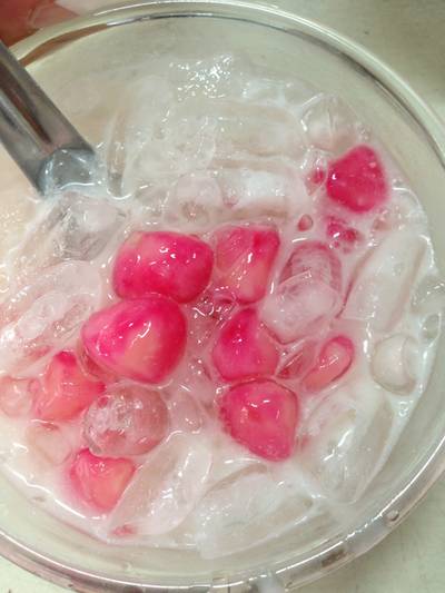 ทับทิมกรอบ ที่ ร้านอาหาร ก๋วยเตี๋ยวลูกชิ้นปลา สอาดเสวย