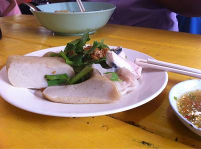 ลวกจิ้มรวมมิตร ที่ ร้านอาหาร ก๋วยเตี๋ยวเส้นปลาเจ๊จิ๋ม ลวกจิ้มรวมมิตร ที่ ร้านอาหาร ก๋วยเตี๋ยวเส้นปลาเจ๊จิ๋ม
