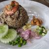 ข้าวผัดหนำเลี๊ยบหอมสมุนไพรเครื่องเคียง ที่ ร้านอาหาร บ้านใบตอง