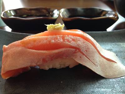 Salmon Sushi (belly) ที่ ร้านอาหาร Tororo Sushi