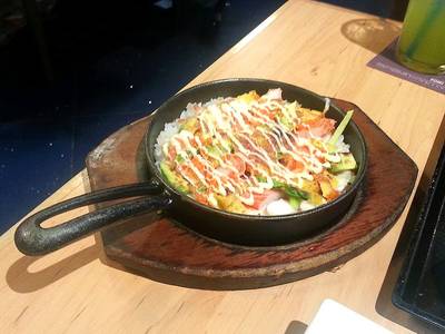 พิซซ่าซูชิแคลิฟอเนีย 150 บาท ที่ ร้านอาหาร Fumi Japanese Cuisine สยามพารากอน