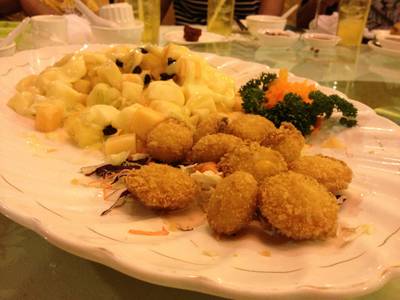 สลัดหอยเชลล์ ที่ ร้านอาหาร อาเก่ง อบาโลน (Ah-Keng Abalone) สลัดหอยเชลล์ ที่ ร้านอาหาร อาเก่ง อบาโลน (Ah-Keng Abalone)