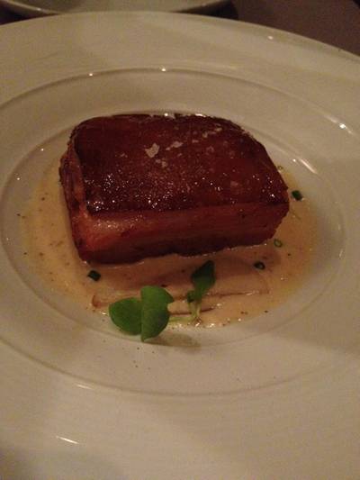 หมฺสามชั้นตุ๋น 12 ชั่วโมง  ที่ ร้านอาหาร Hyde & Seek Gastro Bar