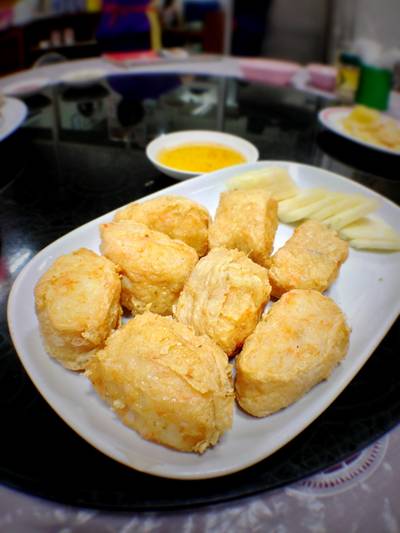 แฮ่กึ๊น กุ้งอัดแน่นอยู่ภายใน ที่ ร้านอาหาร ตั้งใจอยู่ เยาวราช