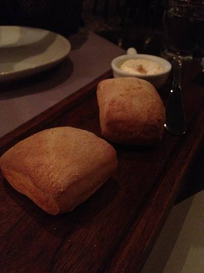 ขนมปังนุ่มมาก ที่ ร้านอาหาร Hyde & Seek Gastro Bar