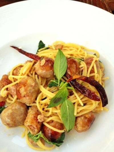 สปาเก็ตตี้ไส้กรอก ที่ ร้านอาหาร VinCotto