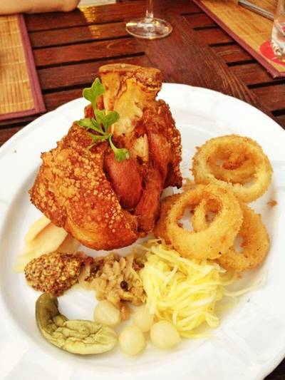 ขาหมูทอด ที่ ร้านอาหาร VinCotto