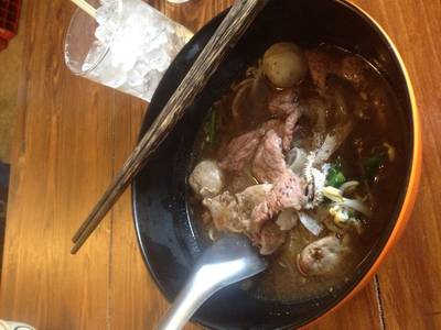 ก๋วยเตี๋ยวเนื้อน้ำตก ที่ ร้านอาหาร ก๋วยเตี๋ยวเรือ ตั้งต้น