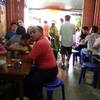นั่งรอกันจนชาชิน ที่ ร้านอาหาร เพ็ญพริกเผ็ด