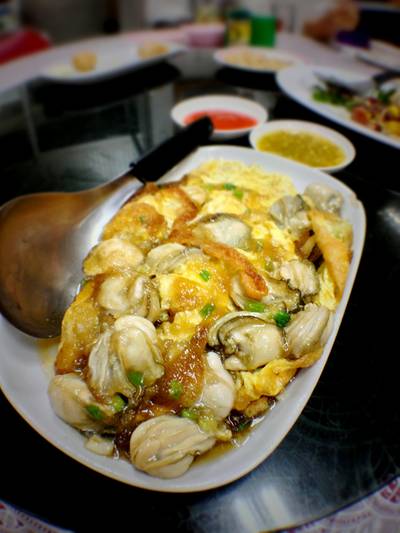 ออส่วน หอยนางรมที่ใช้ สด อวบ ใหญ่ กัดทีฉ่ำไปทั้งปาก ที่ ร้านอาหาร ตั้งใจอยู่ เยาวราช