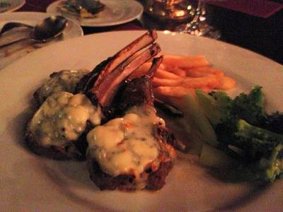 lamb with bluecheese sauce ที่ ร้านอาหาร Neil's Tavern Restaurant (Steak House) ร่วมฤดี