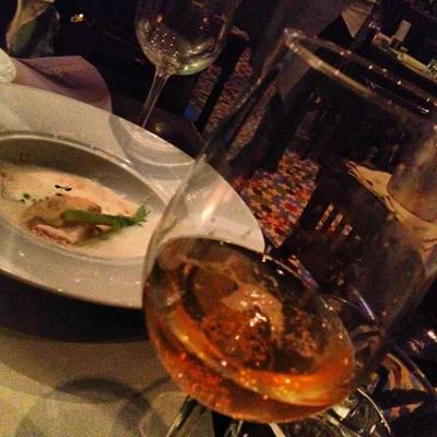 จิบเบียร์สเปนเย็นๆรสชาติเบาๆหอมๆ ที่ ร้านอาหาร Hyde & Seek Gastro Bar