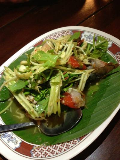ยำปูไข่ดอง ที่ ร้านอาหาร ลานเท